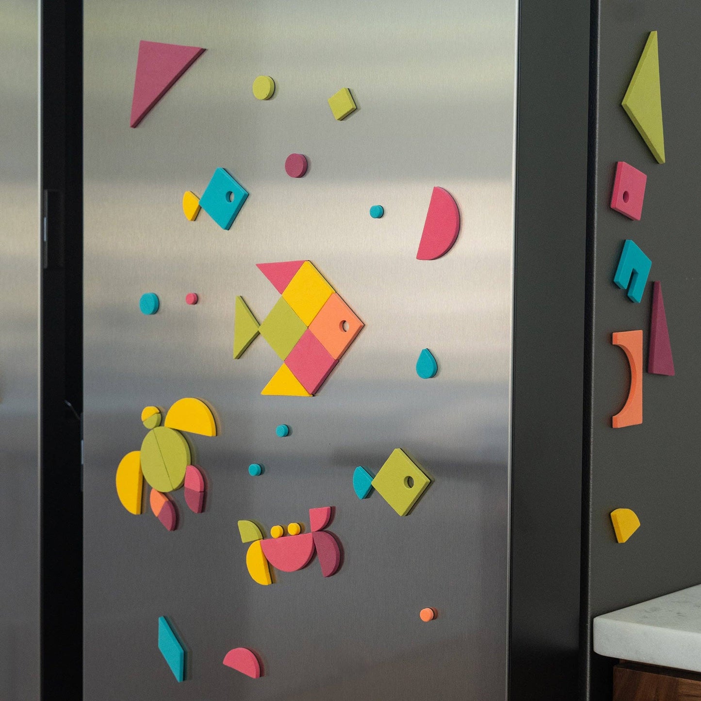 Magnetic Shapes in Rainbow